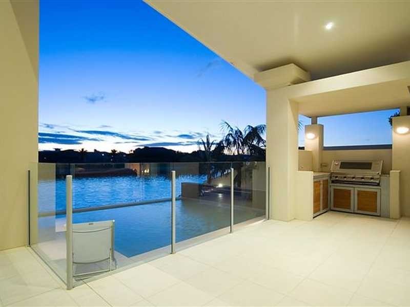 Sovereign Islands QLD 4216